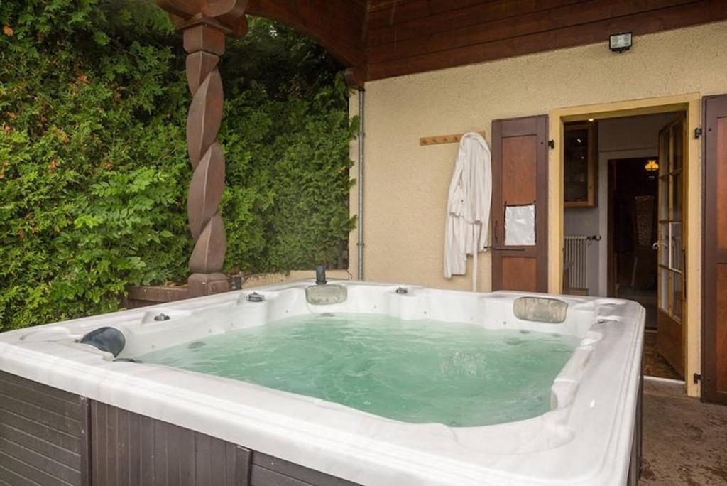 Chalet Traditionnel Avec Jacuzzi Exterieur Бекс Экстерьер фото